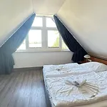18 Im Strandhaus Mit Balkon Lobbe