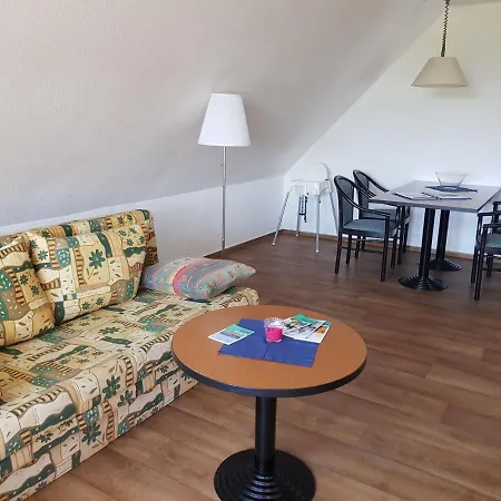 18 Im Strandhaus Mit Balkon * Lobbe