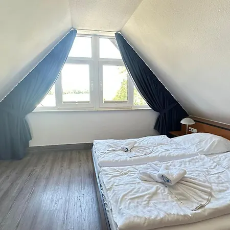 18 Im Strandhaus Mit Balkon Лоббе